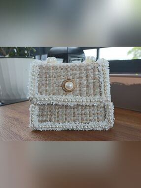 Elegant Pearl-Trim Beige Tweed Bag